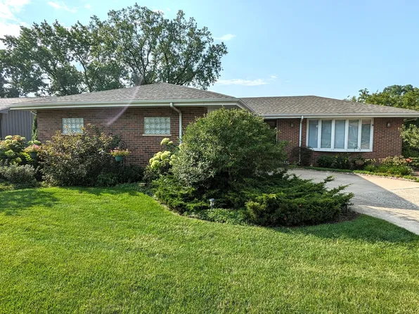 9133 Windsor Dr, Palos Hills, IL 60465