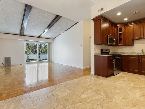 57 Broadlawn Park #18B, West Roxbury, MA 02132