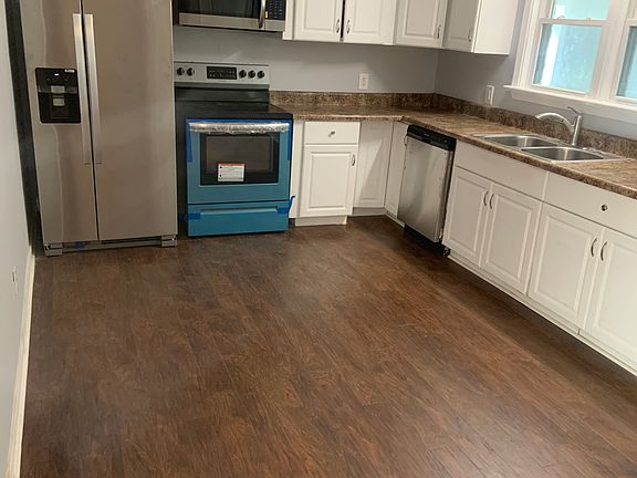 4th image of 449 Forest Ln