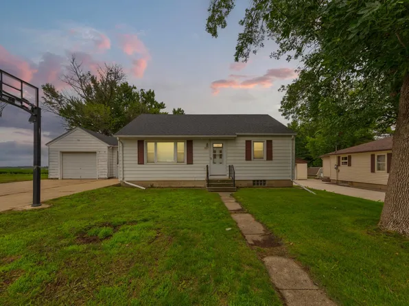 531 1st St SW, New Richland, MN 56072