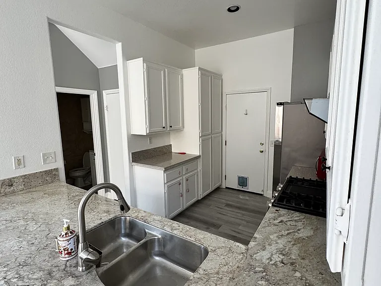 9606 Galvin Ave — Photo 4