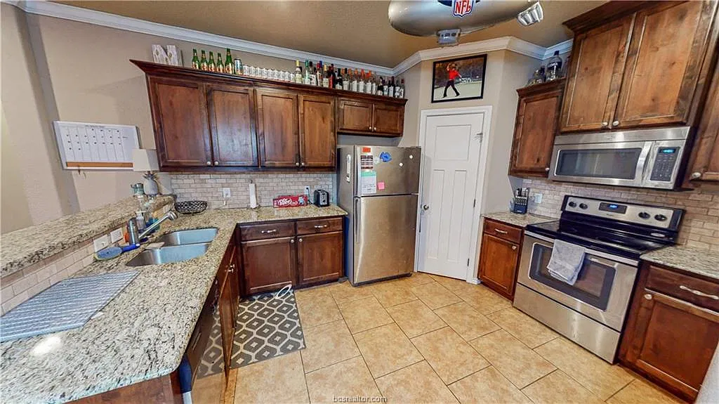 4 bed, 1874 sqft, $2,400 — Photo 4
