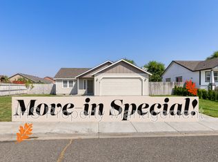 5204 S Desert Dove Loop, West Richland, WA 99353