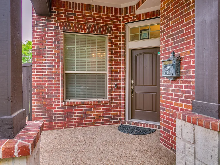 3116 Hereford Dr — Photo 3