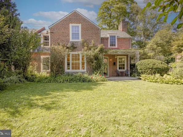 2 Tohopeka Ln, Philadelphia, PA 19118