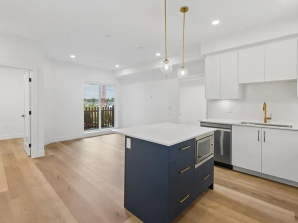 20286 72b Ave #101, Langley, BC V2Y 3X4