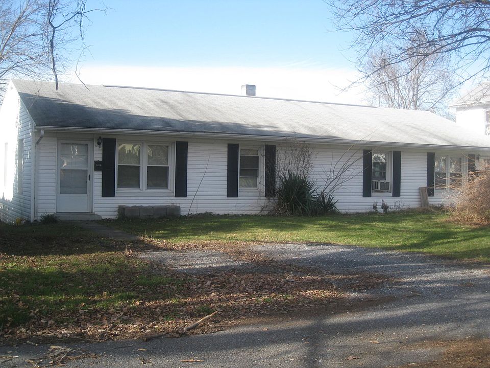 1st image of 2421 Forest Ave