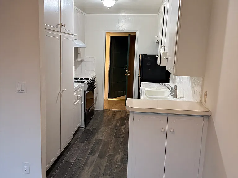 1933 Manning Ave #101 — Photo 4