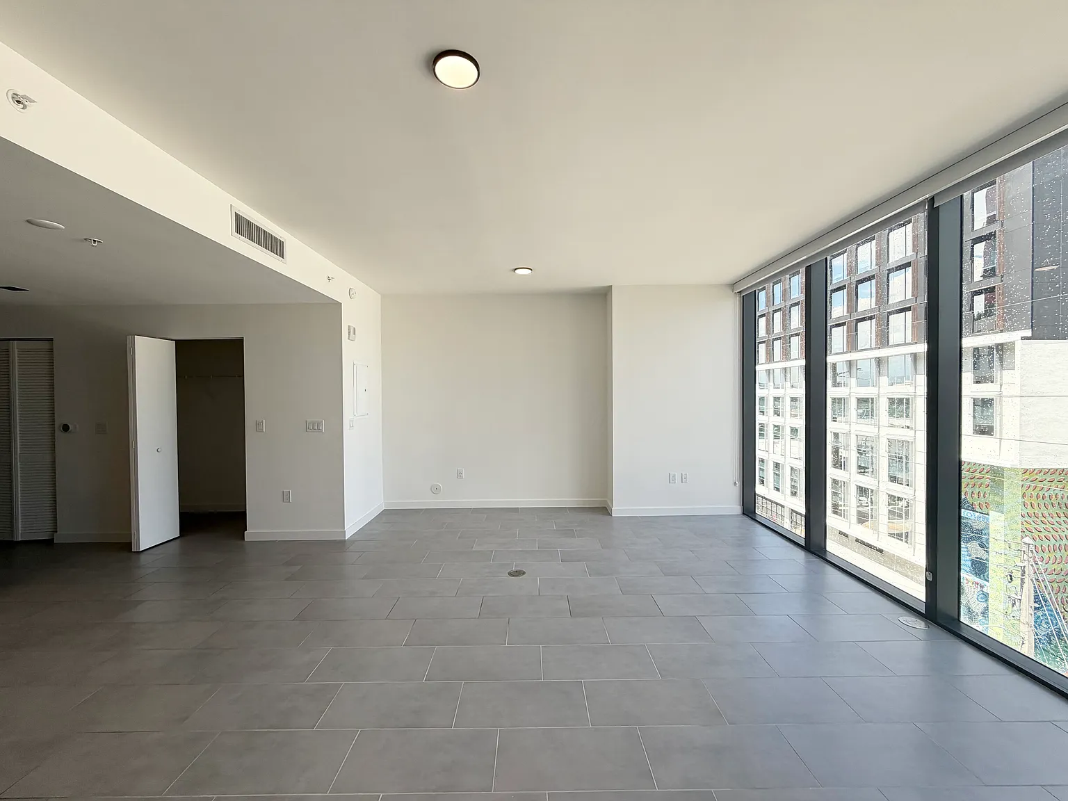 Studio, 550 sqft, $2,250 — Photo 3