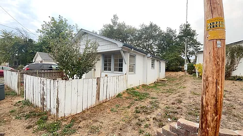 577 NW T St Photo 1