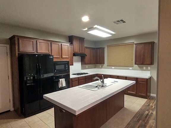 2nd image of 5552 N Valdez