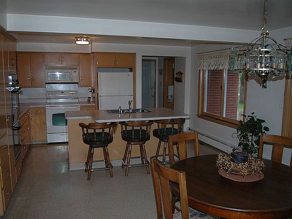 Welcoming eat in kitchen