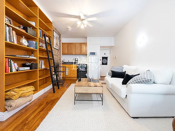 4th image of 88 Horatio St APT 2A