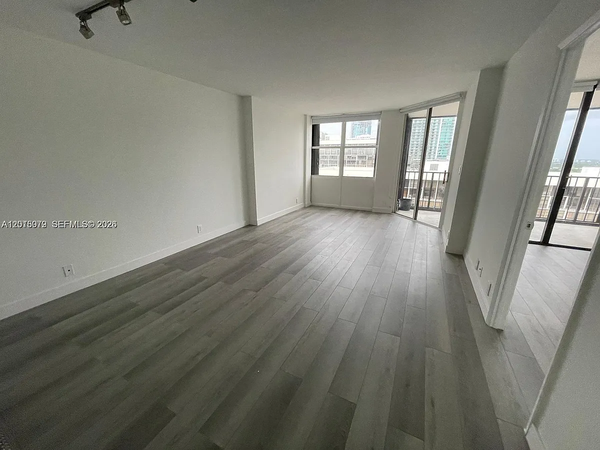 Building Photo - 1901 Brickell Ave #B2104