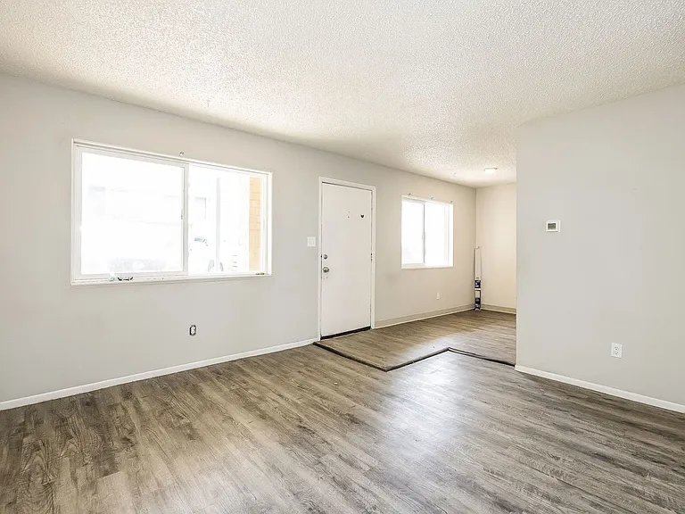 984 E Saxony Dr — Photo 23