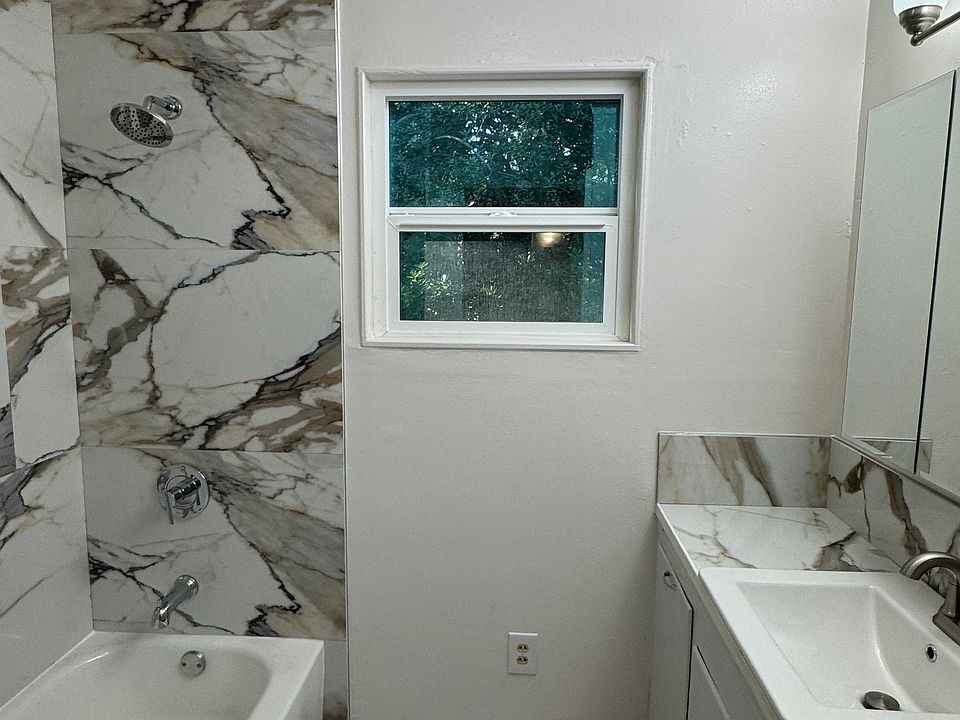 1st image of 340 Kaer Ave