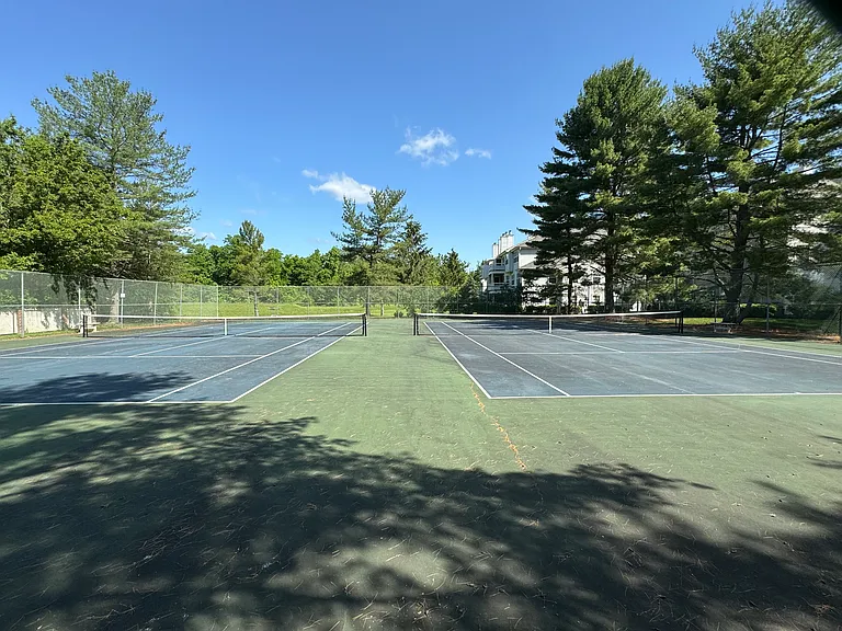 Lease includes access to tennis courts and pool (during summer)