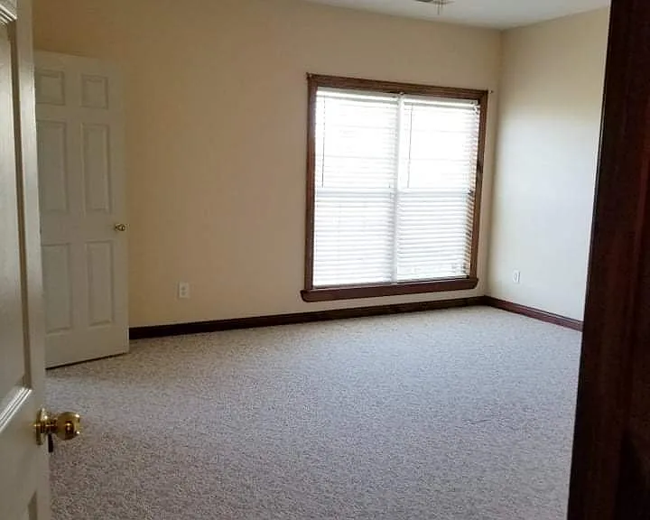 3516 Walnut Grove Ln NE — Photo 6