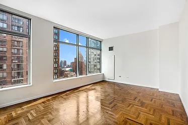 Rented by R New York