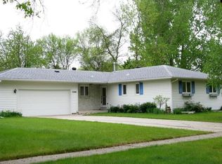 3208 Longfellow Rd N, Fargo, ND 58102
