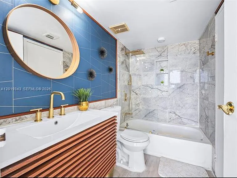 7601 E Treasure Dr #711 — Photo 17