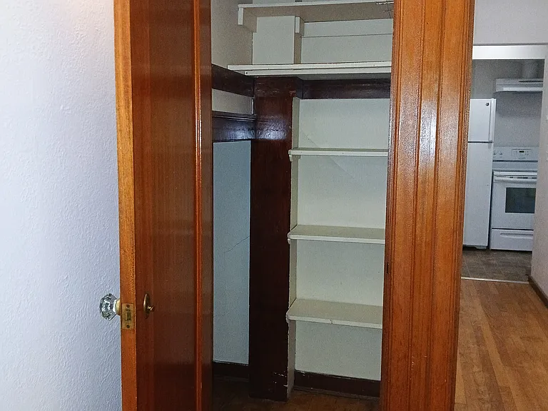 Brentwood Apartments — Photo 22