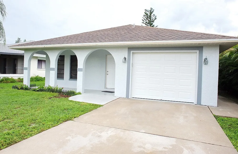 3 Bedroom Single Family Home w/ Garage - Annual Rental in Naples Park! — Photo 1