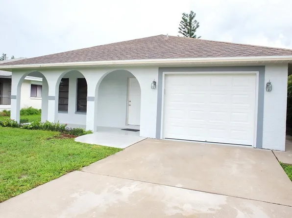 529 102nd Ave N, Naples, FL 34108