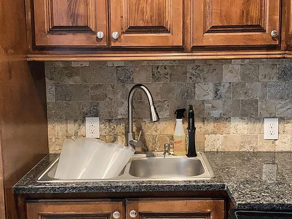 4th image of 501 SW 48th St