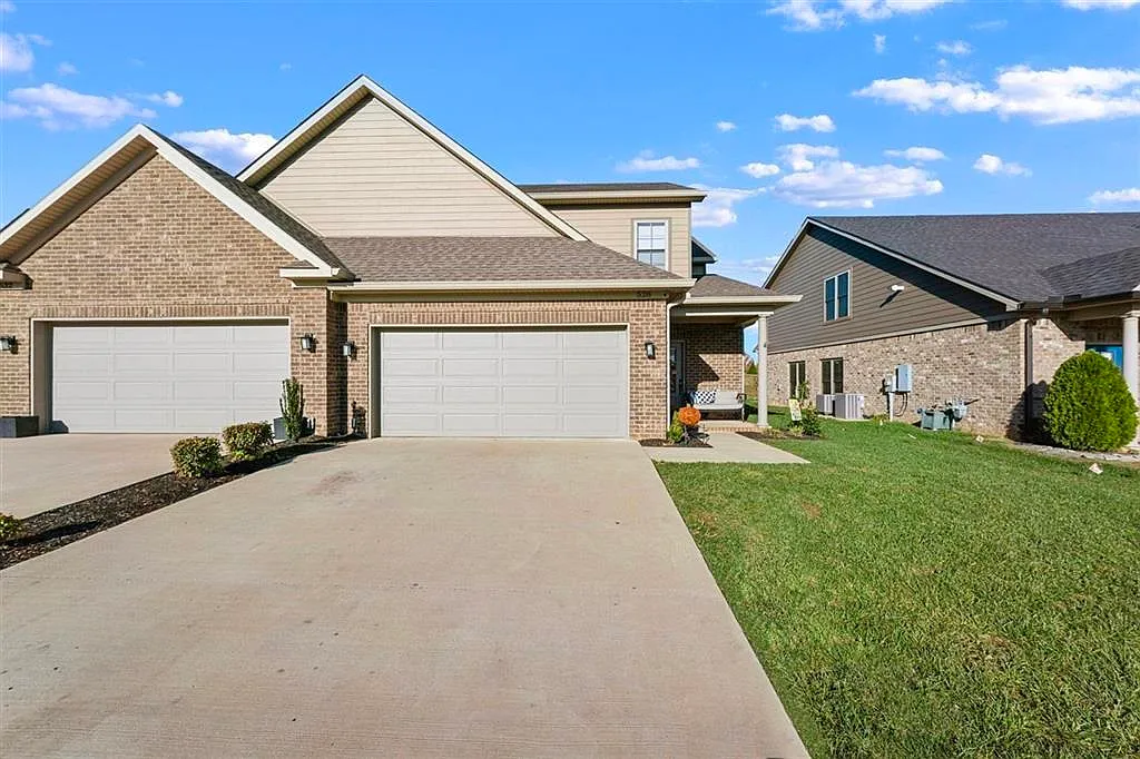 3 bed, 1933 sqft, $2,200 — Photo 1