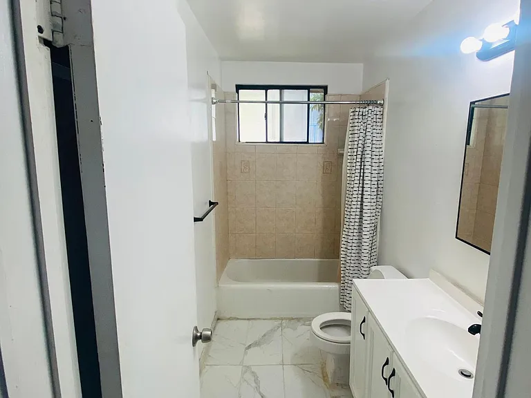 1142 S Bedford St #4 — Photo 5