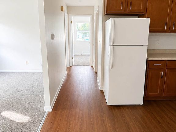2nd image of 1066 S Cross St APT 4