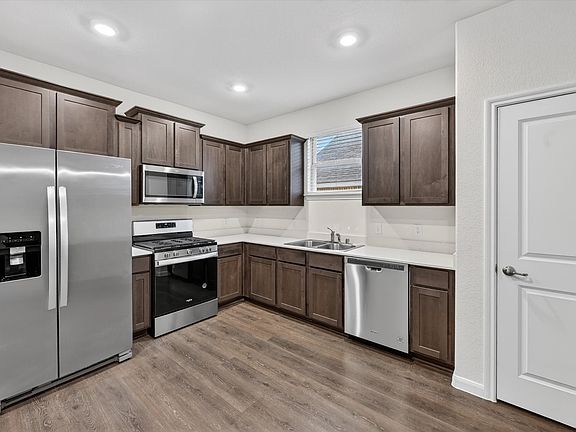 4th image of 3955 Oak Creek Cir