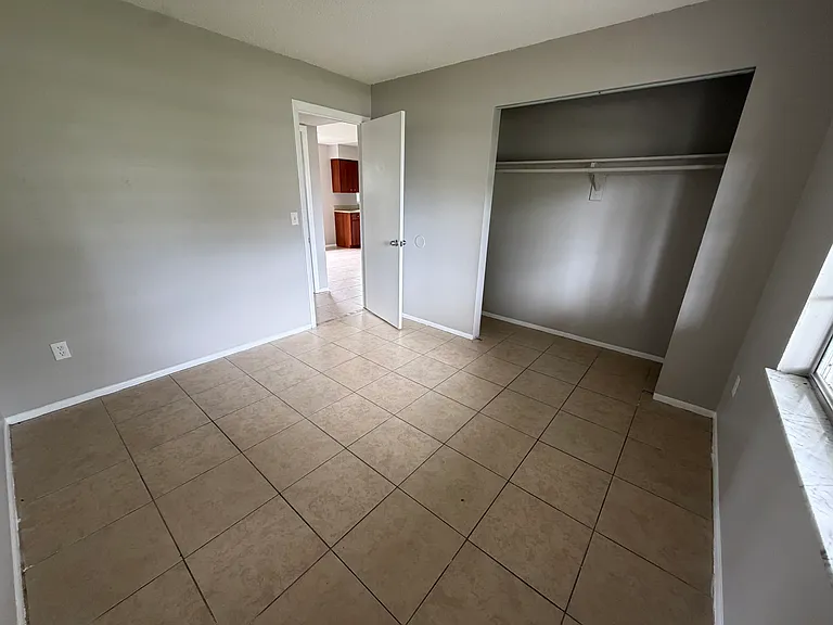 2906 Winfield St — Photo 5