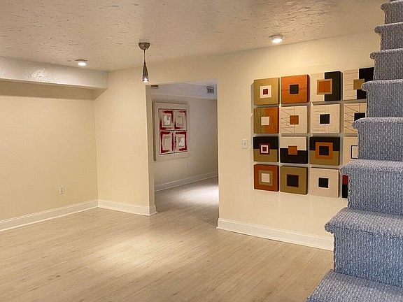 3rd image of 26 Bettys Pond Road UNIT 9