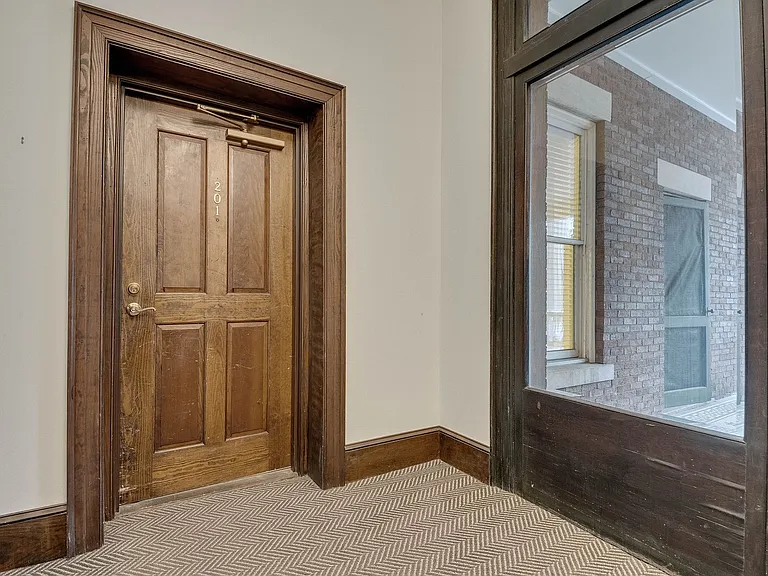 Fountain Plaza - Fitzgerald Apartments — Photo 34