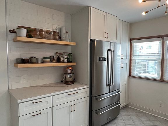 3rd image of 2032 Wyandotte Ave