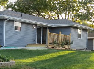 703 26th St SE, Cedar Rapids, IA 52403