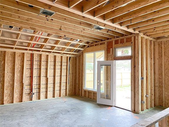 4th image of 1905 Cambria Dr