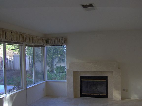 5th image of 4927 Corte Playa Encino