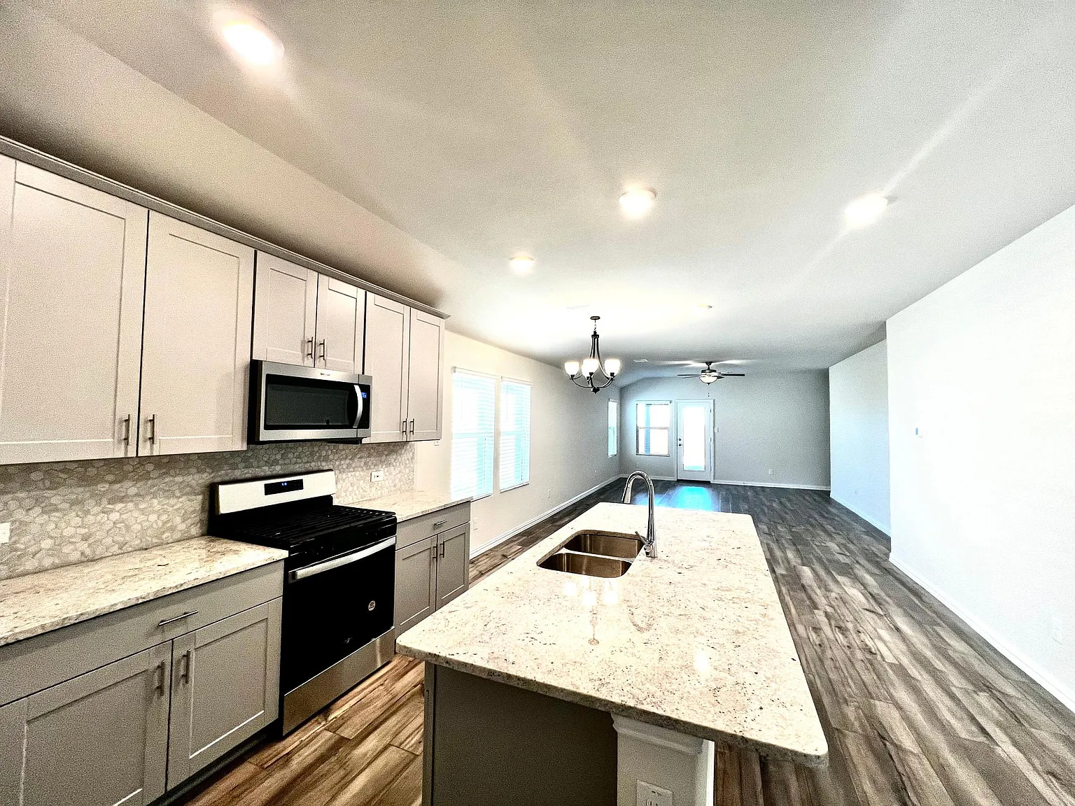 2343 Aspen Hill Dr — Photo 2