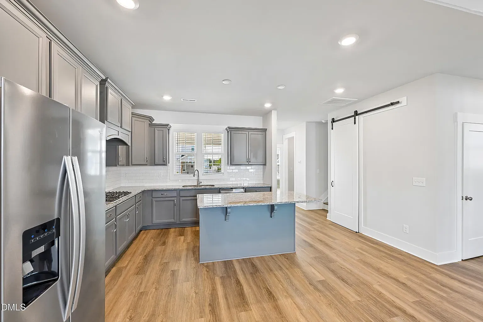 3 bed, 2.5 bath, 2250 sqft, $2,295 — Photo 3