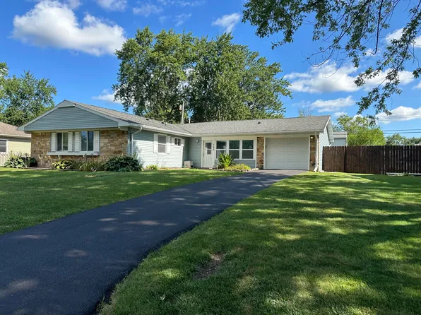 395 Greendale Dr, Valparaiso, IN 46385