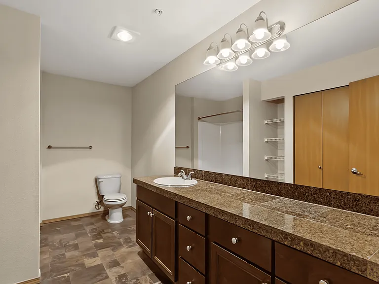 1 Bed 1 Bath Deluxe - 733 Sq Ft 1 Bed 1 Bath Deluxe - 733 Sq Ft