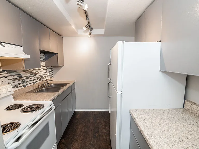 Dexter Street Apartments — Photo 42