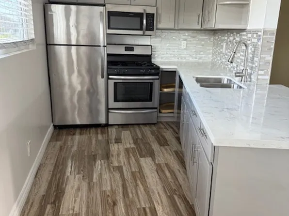 1934 N Hollywood Way APT J, Burbank, CA 91505