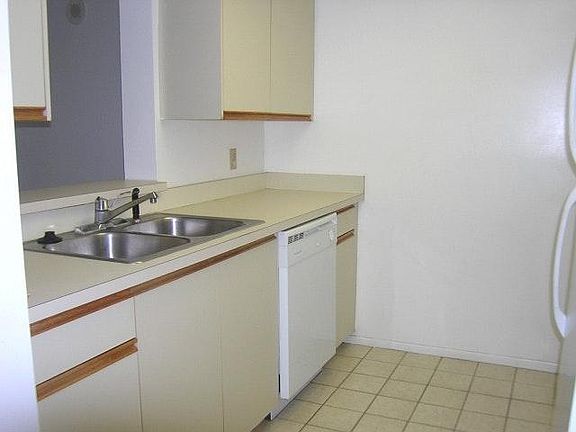5th image of 800 Cove Cay Dr Unit 2G