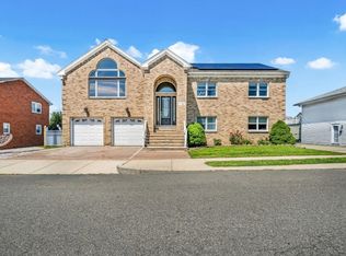 33 Tedford Ave, Revere, MA 02151