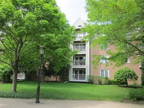 308 Happ Rd APT 408, Northfield, IL 60093