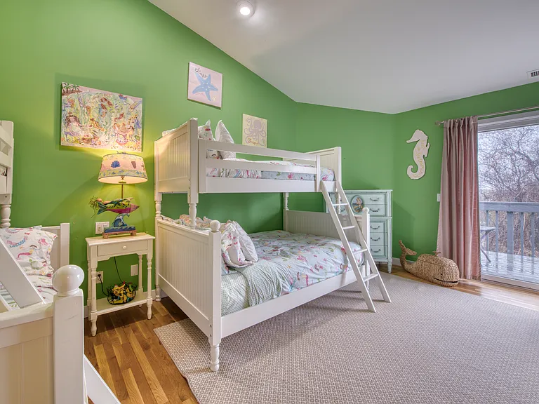 24 Seaside Ave — Photo 12